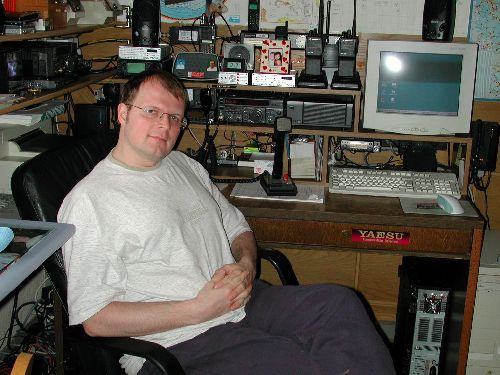 Ralf, DF6RK in seiner Funkbude