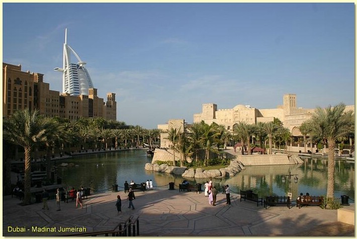 Madinat Jumeirah_Platz.jpg