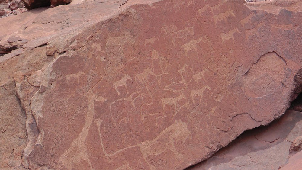 felsgravurenca6000jahrealt.jpg