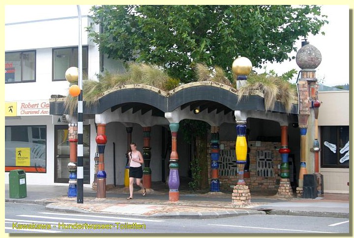 Kawakawa-Hundertwasser-Toiletten 01.jpg