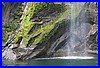 Wasserfall am Milford Sound.jpg