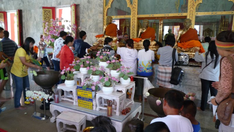 buddhistenspendenblattgoldundblumen.jpg
