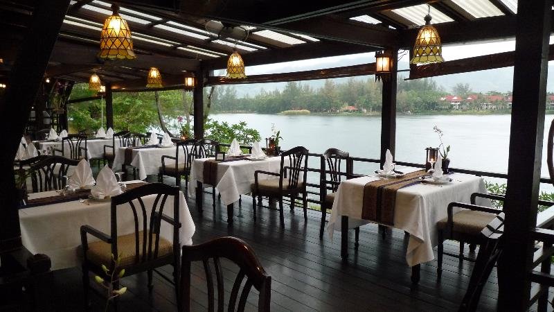 dusitlagunathairestaurantanderlagune2.jpg