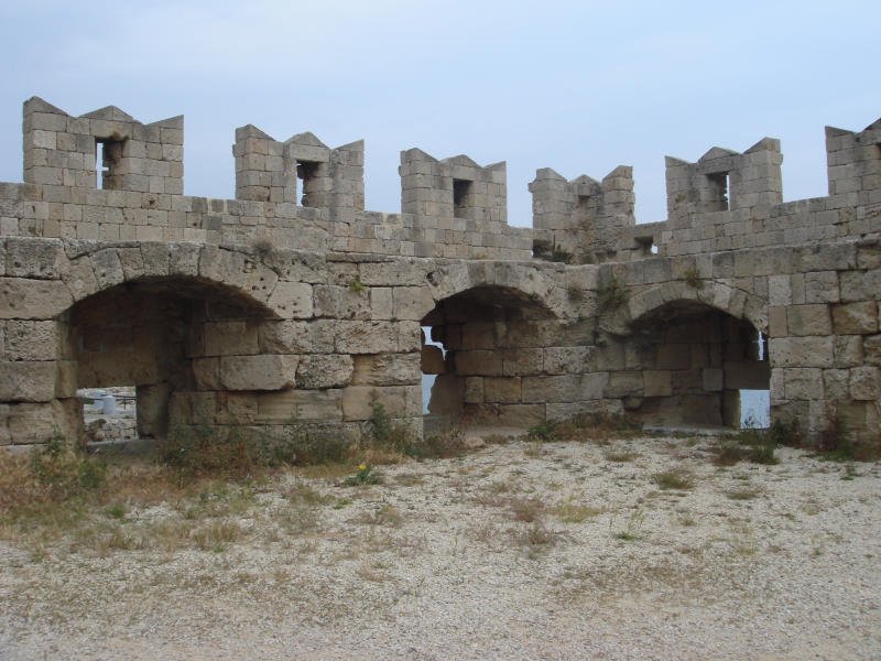 stadtmauerinrhodosstadt.jpg