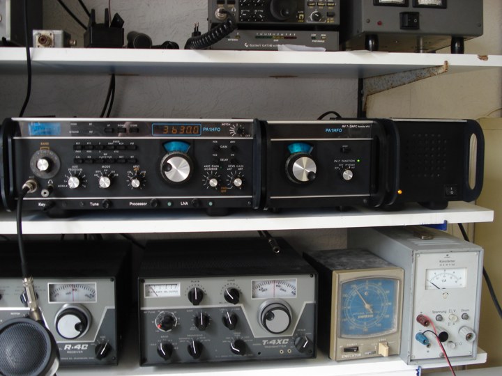 tr7&remote_rv7dafc&poersupply.jpg (80735 bytes)