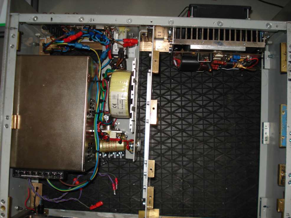 niet_gelakt_-chassis_met_hand_grepen_top_zonder_zonder _bodem_2.jpg (70650 Byte)
