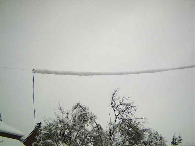 my_antenna2_snow_26_11_2005.jpg (15483 Byte)