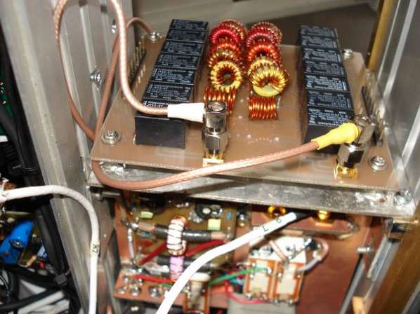 low_pass_filter_board_mounted__in_enclosure.jpg (39432 Byte)