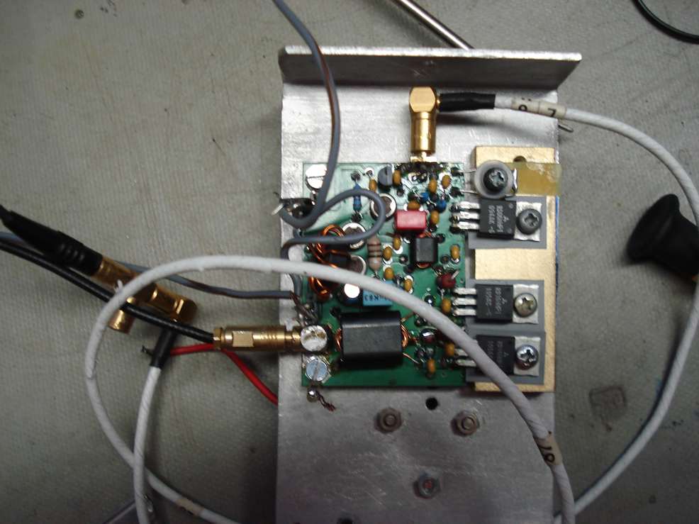 sdr_one_10watt_mosfet_driver-under_test.jpg (66484 Byte)