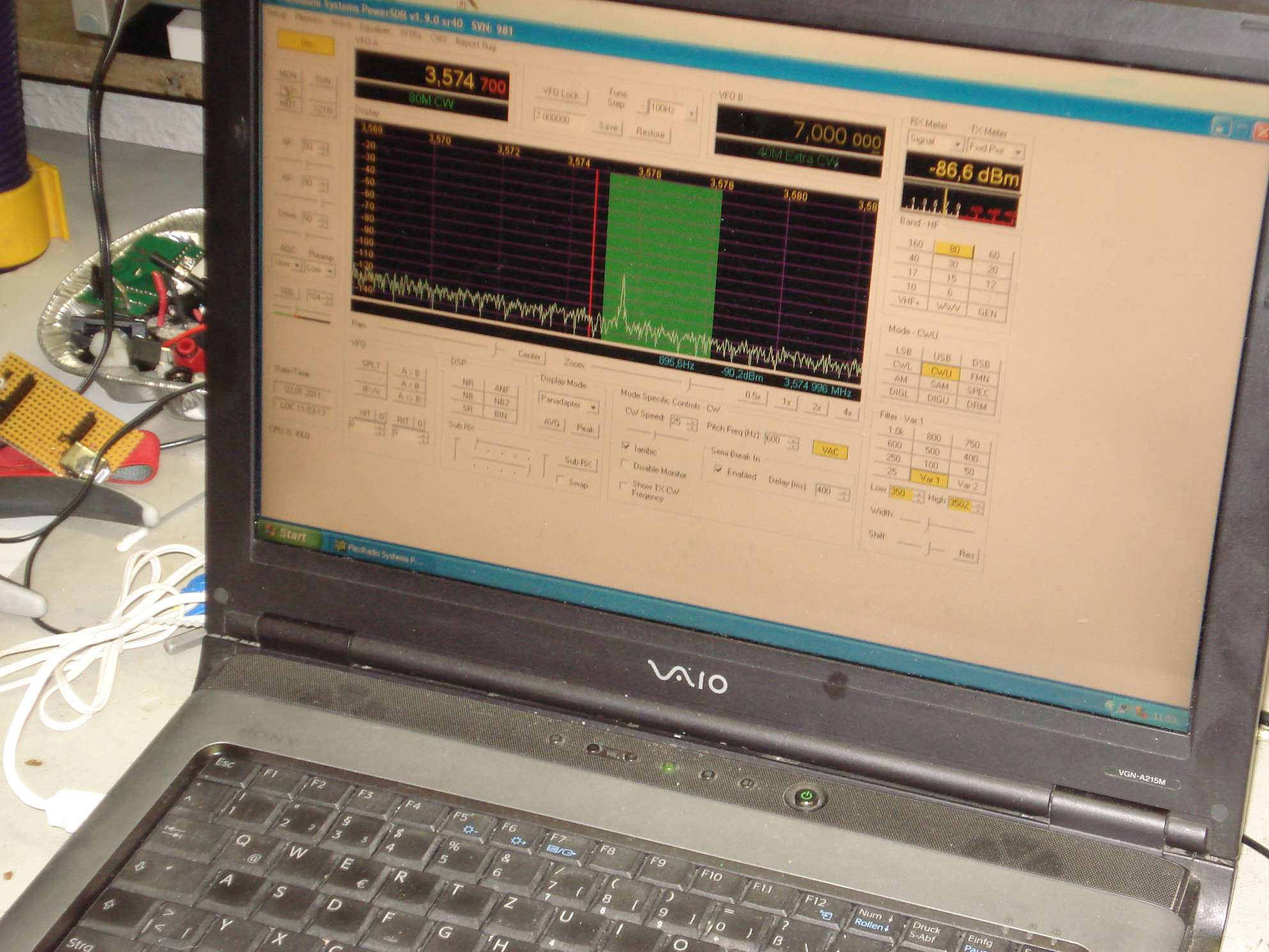 sdr_one_1_FA-SDR_PCB_under_test2.jpg (220048 Byte)