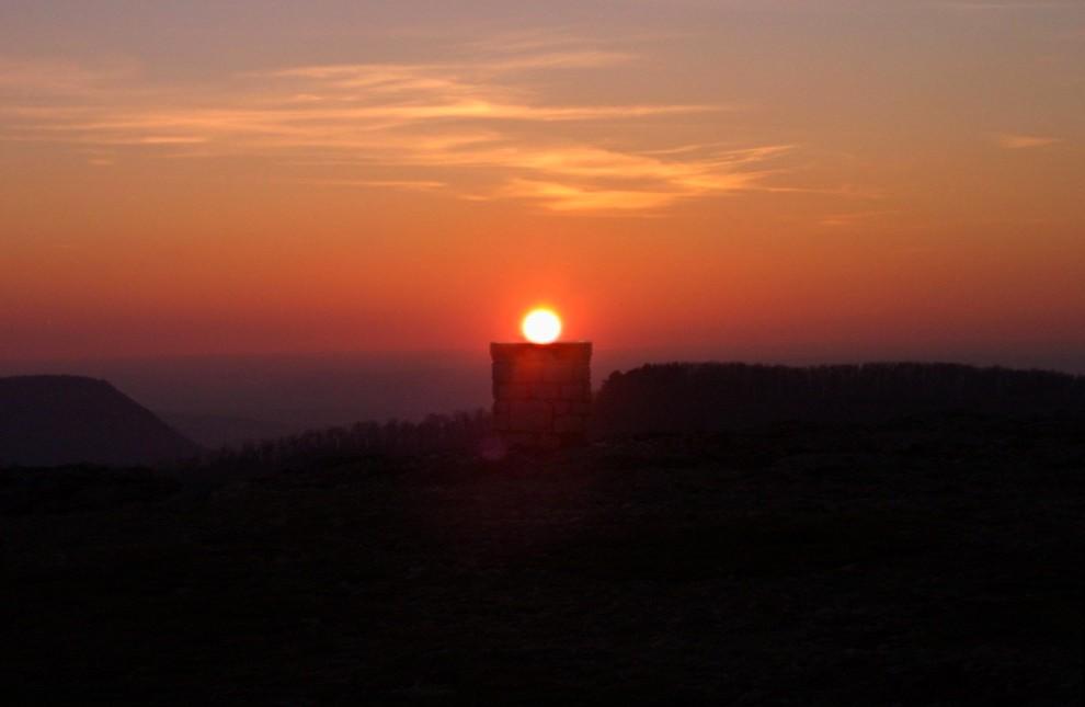  Bildname: Sonneaufsockel_1024_5120_f.jpg 
 Breite: 990 Pixel 
 Hhe: 645 Pixel 
 Grsse: 58 kB 